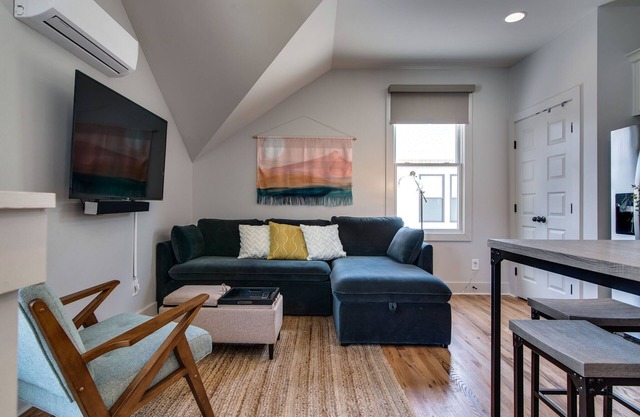 Stay <10 Min From Broadway In This Cozy Gem