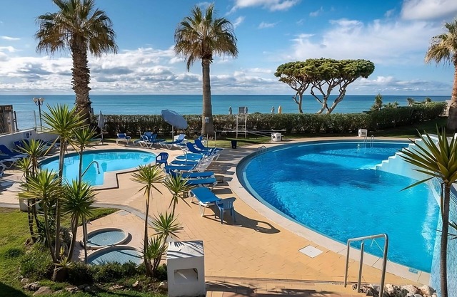 Stay Close to Praia da Oura Beach! Three Large 1BR with Kitchen and Sea View!