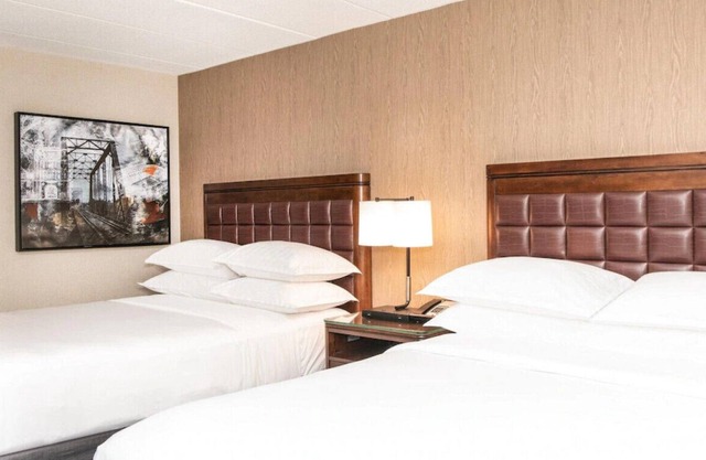 Stay in Style w Our Elegant Queen Room! Free WiFi