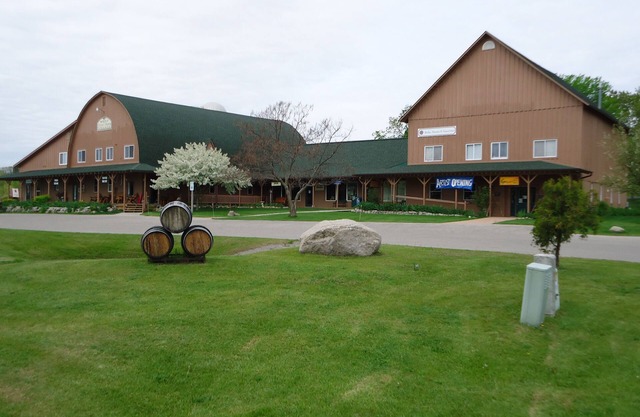 Stay in the heart of Leelanau county wine tasting region. Views to Traverse Bay