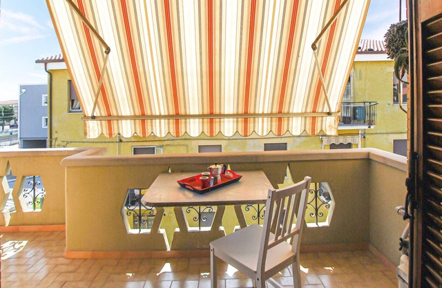 Stay in this large apartment with balcony and only 250 meters from the beaches of Porto Sangiorgio.