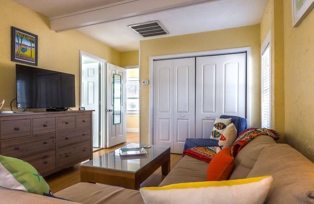 Stay on the Famous Pass-a-Grille Beach Pet friendly