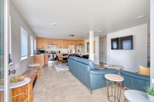 Stay Portland - Spacious Retreat in NE Portland - Sleeps 10