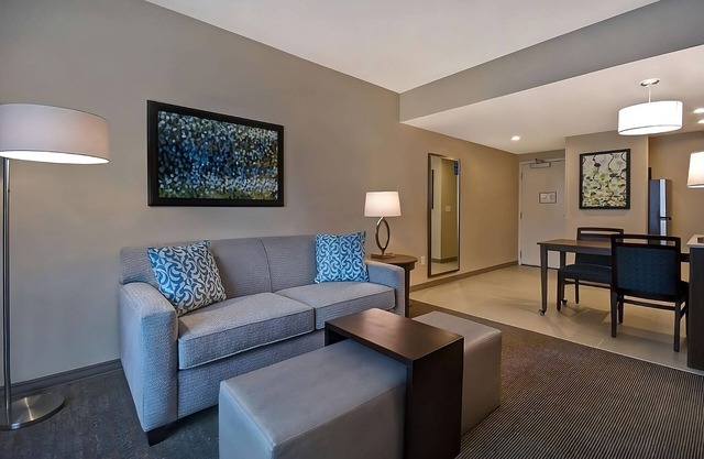 Stay, Relax, and Explore! 2 Spacious Units, Free Breakfast, Full Kitchen, Pool!