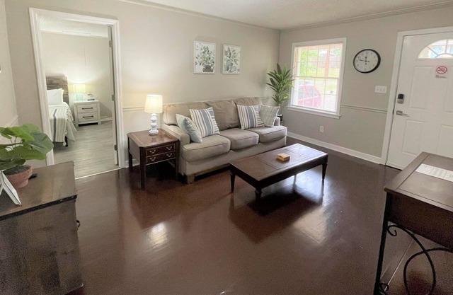 Stay @ The Bungalow - Remodeled & 15 min. to DT