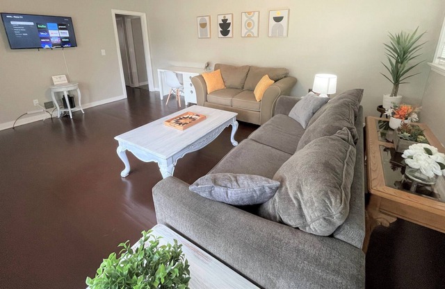 Stay @ The Orchid - Remodeled & 13 Minutes to DT