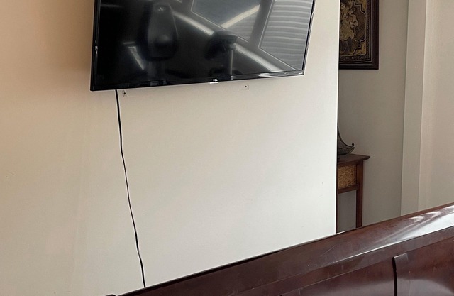 Stay with JAI - Cozy Suite Close to YYC Airport