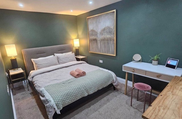 Stay Zen Apartments - Garden & Free Parking Woking