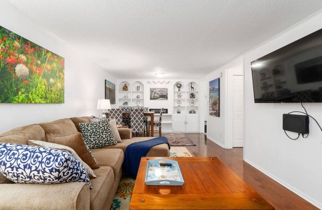 StayGainesville's Peaceful Condo Near UF/Shands