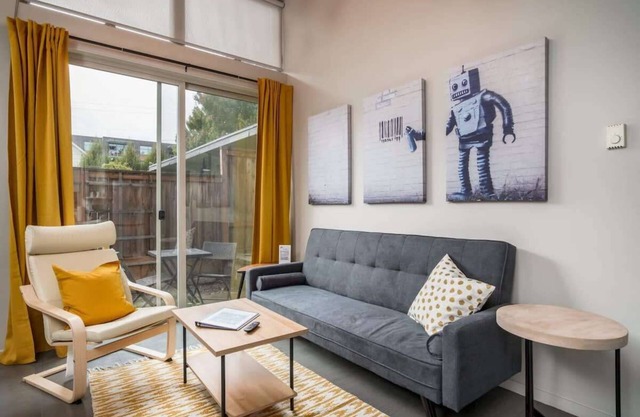 #StayInMyDistrict Buckman Bright Spacious Townhome