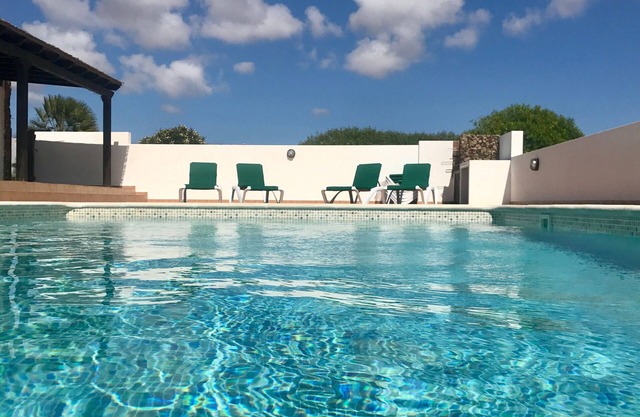 StayonBoard: Rustic villa with heated pool, view, patio, wifi, tv, .