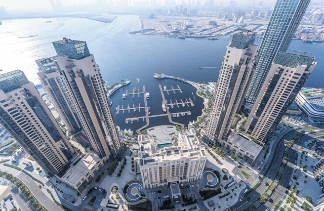 StayShort - Airy 5-Bedrooms Apartment at Harbour views with stunning scenery of