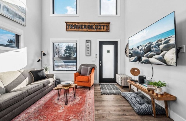 Stella Boona 1BD Loft Condo Downtown Wineries Beaches