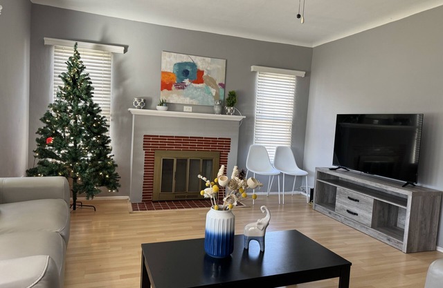 Stellar 3 bedrooms 2 baths house near USC, Pasadena, Downtown LA and Hollywood