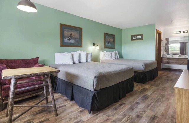 Step into your private room. Just minutes from Silver Dollar City