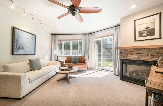 Steps from Snow Park Lodge Deer Valley, Walk to Main Street, Fireplace!