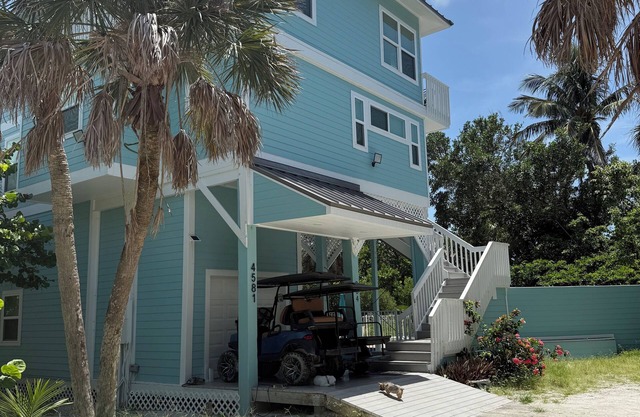 Steps from the beach! Spacious island retreat with pool, grill, and space for 12