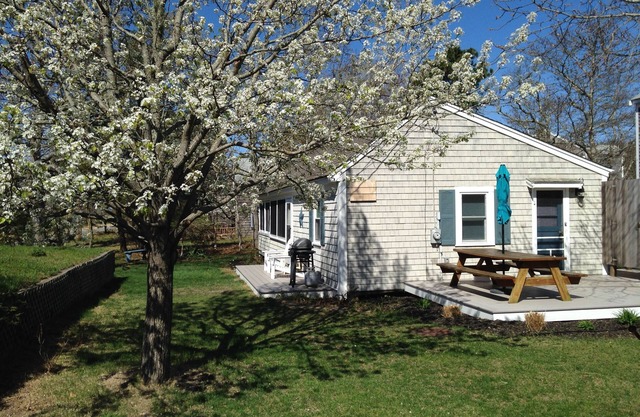 Steps to Cooks Brook Beach! A/C, Heat, Wifi, Outdoor Shower, Gas Grill