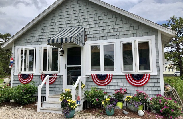 Steps to Goose Rocks Beach!