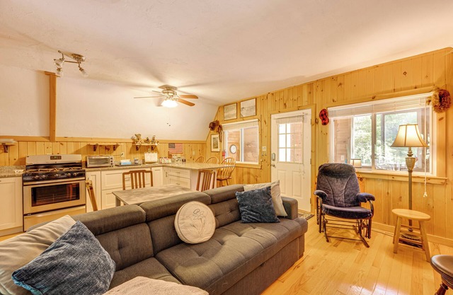 Steps to Lake, Beach & Playground: Madison Cabin
