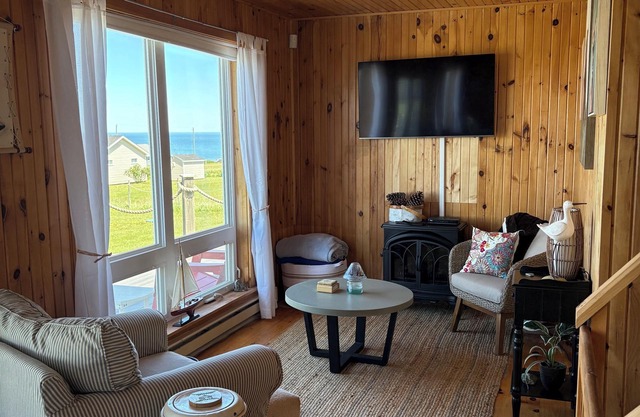 Steps to ocean at local beach in Park Corner. Sleeps 12. OpID746149