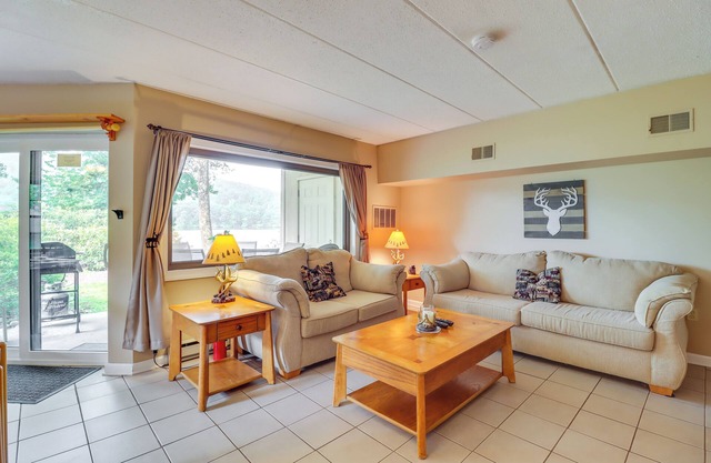 Steps to Shore: Scenic Big Boulder Lake Condo!