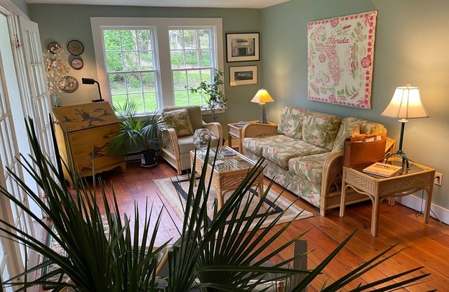 Steps to the beach - Vineyard Summer home