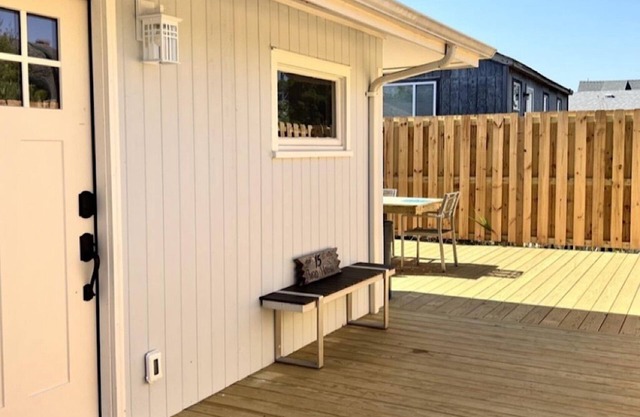 Steps to the beach. Live your summer dreams. Pet friendly updated beach cottage.