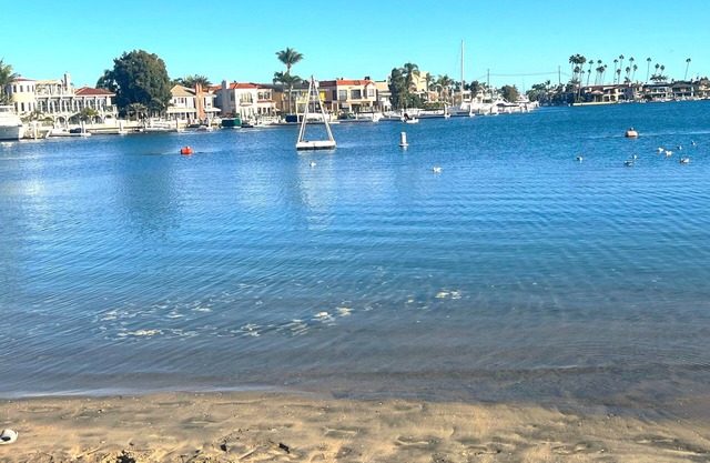 Steps to the water, 2bd/2ba bay retreat, sleeps 6, AC, parking! All new & clean.