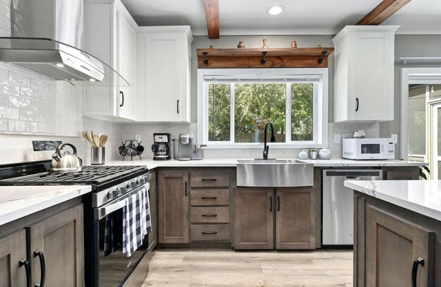 'Sterling Serenity' Pet Friendly! FirePit! Lake Austin Access!