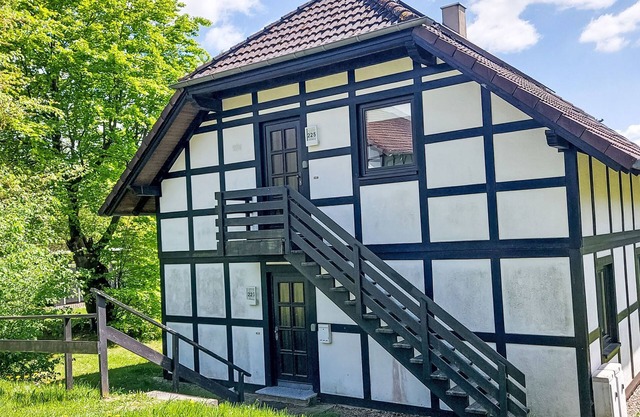 Sternberg 225/227 by Interhome