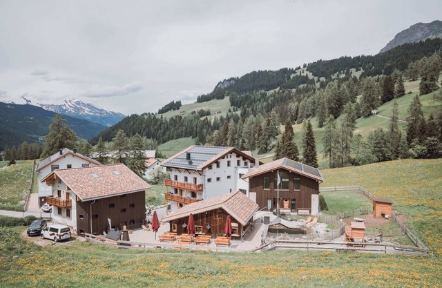 stettli resort - high-quality apartment «muntanella» for up to 17 guests