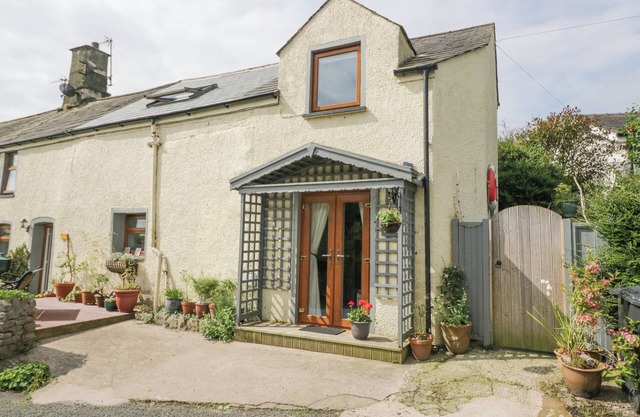 STILL WATERS, pet friendly, character holiday cottage in Ulverston