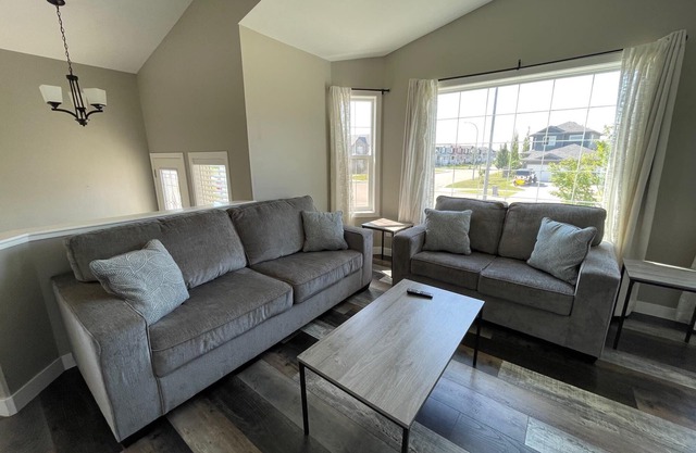 Stocked Kitchen | Sleeps 6 | Free WIFI | Smart TV