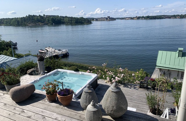Stockholm.fantastic lakeside plot with sauna and Jacuzzi for 10 people
