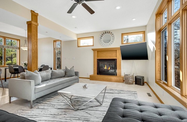 ★STONE CREEK★ MODERN LUXE HOME★MINNEAPOLIS SUBURBS★TWIN CITIES★LAKES★