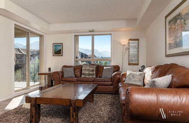 Stone Crest | Pool | Hot Tub | Lake | Courtyard