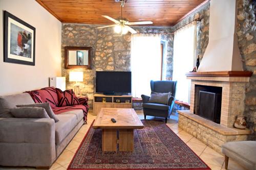 Stone house Amfikleia