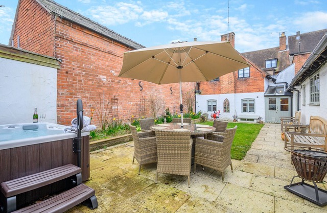 Stone House - Four Bedroom House, Sleeps 8