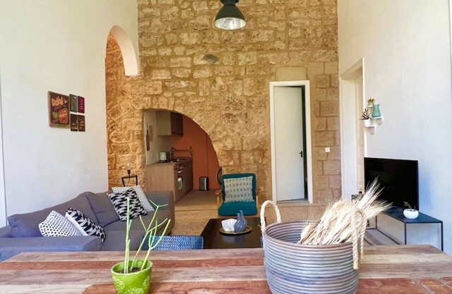 Stone Wall 2BR Apartment