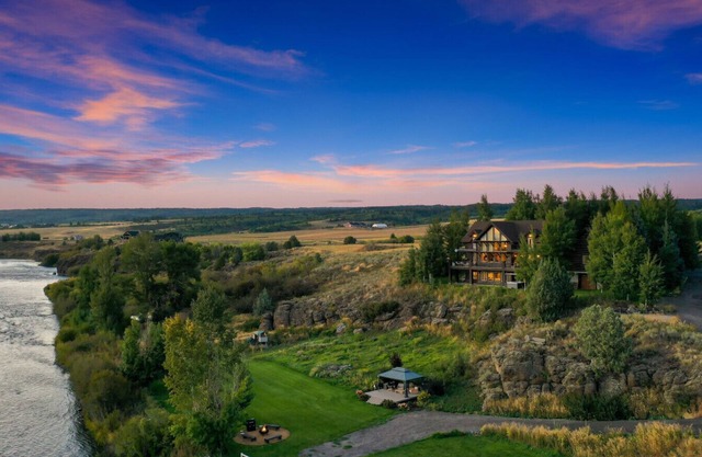Stonefly Lodge | Henry`s Fork Riverfront Luxury