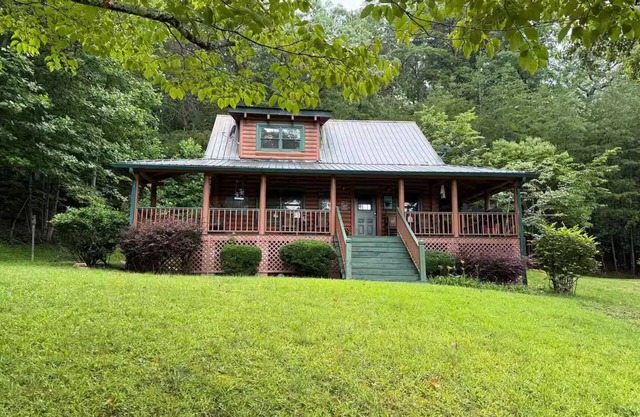 Storybook log cabin Blue Ridge Mountains NC
