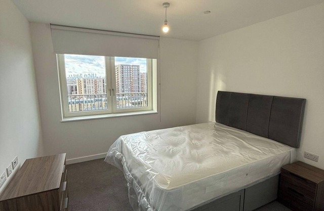 Stratforf 2-Bed Apt, Sleeps 4 with Private Garden