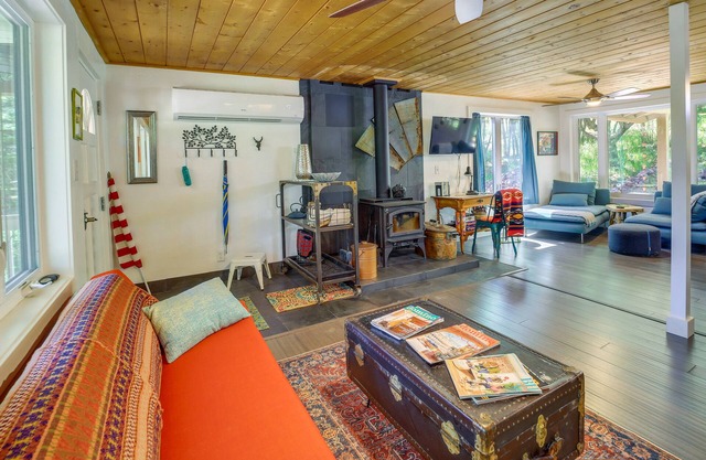 Strawberry Cabin Rental w/Deck & Mountain Views!
