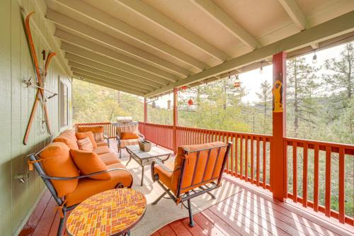 Strawberry Hideaway in the Pines with Hot Tub!