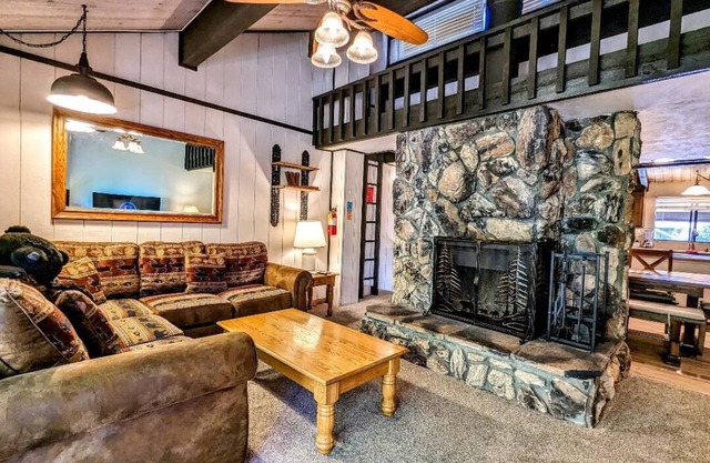 Stress-Free With Private Spa Townhouse at the Base of Snow Summit Ski Resort!