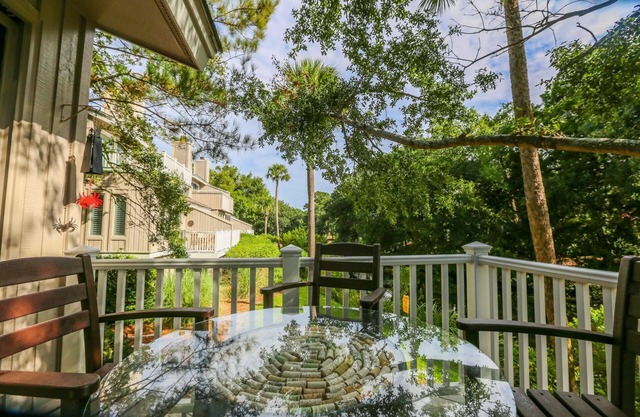 Stroll to Beach! Private Balcony. Lagoon Views