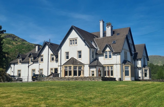 Stronachlachar Lodge - spacious with cinematic views, direct access to loch.