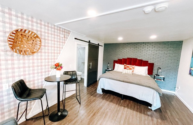 Studio #16 Modern Studio in OKC's Vibrant Midtown!