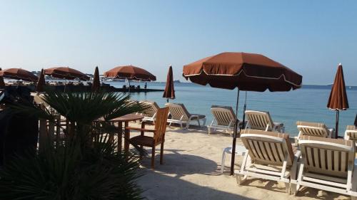 STUDIO 3mn A PIED DE LA PLAGE AVEC TERRASSE